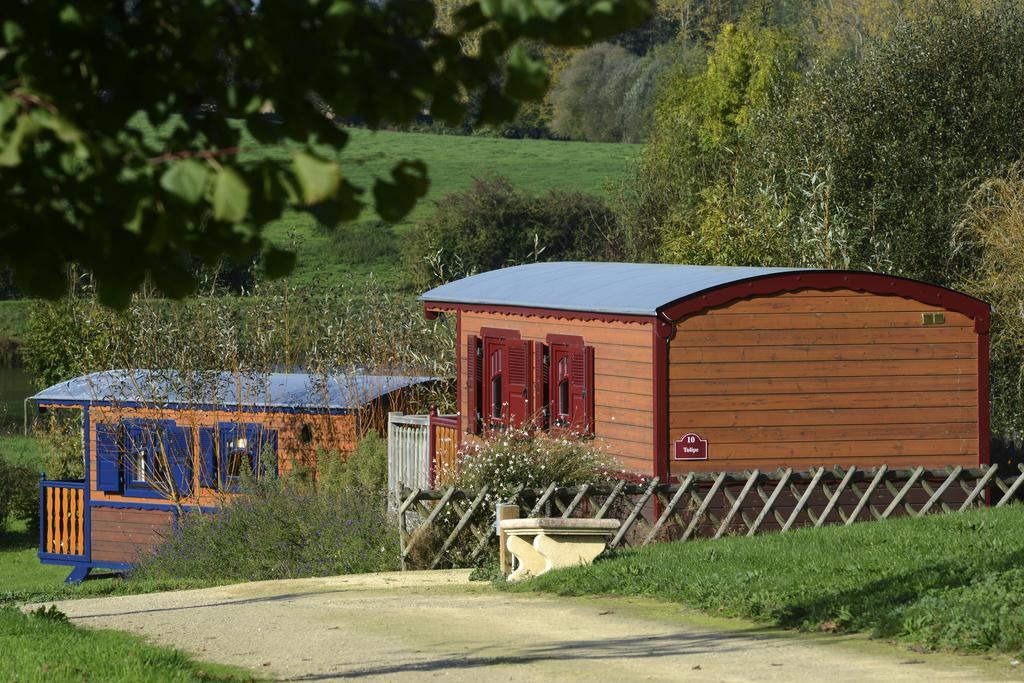 Les Roulottes & Cottages Du Moulin Chenillé-Changé Zimmer foto