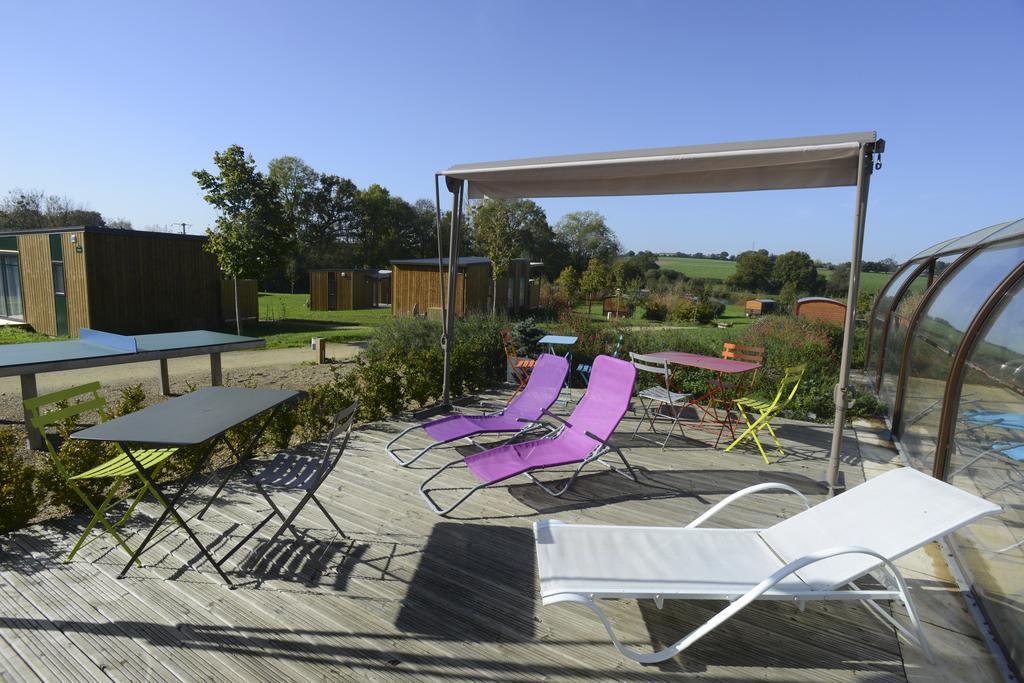 Les Roulottes & Cottages Du Moulin Chenillé-Changé Exterior foto