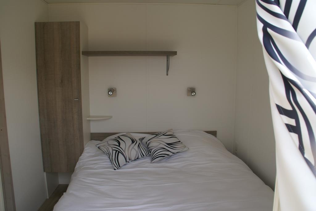 Les Roulottes & Cottages Du Moulin Chenillé-Changé Zimmer foto
