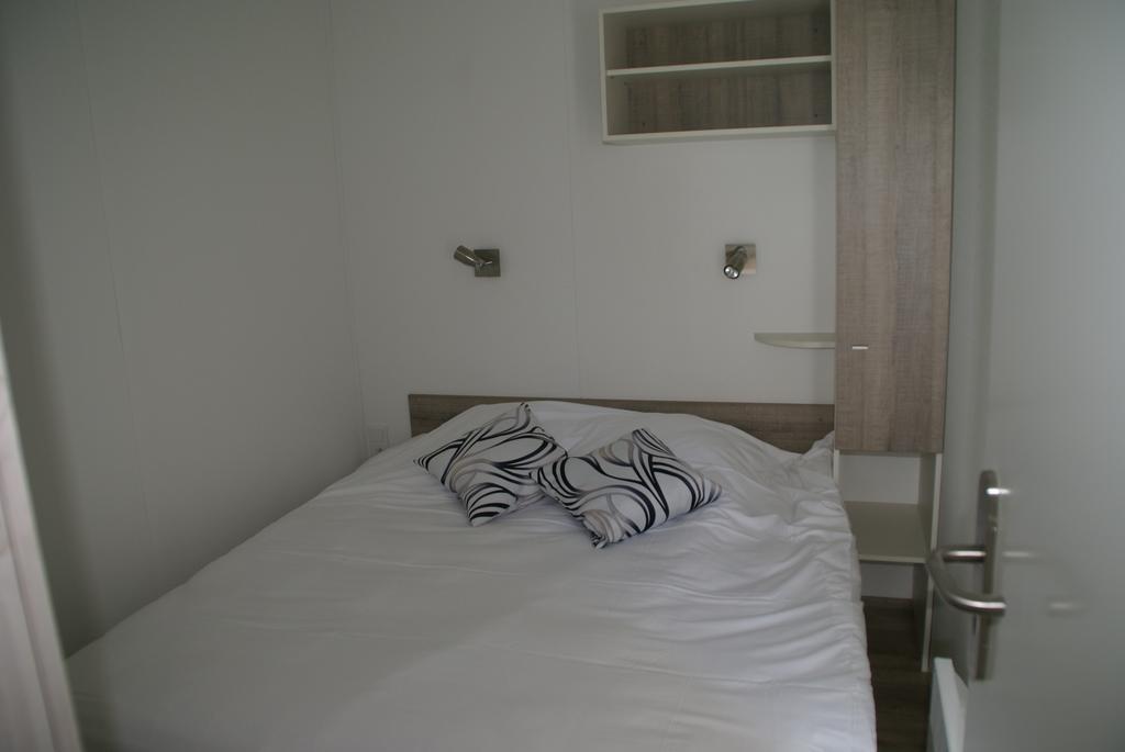 Les Roulottes & Cottages Du Moulin Chenillé-Changé Zimmer foto