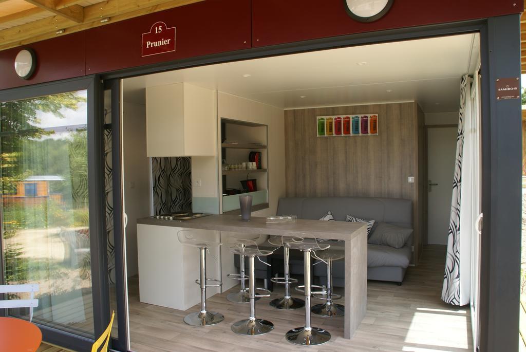 Les Roulottes & Cottages Du Moulin Chenillé-Changé Zimmer foto
