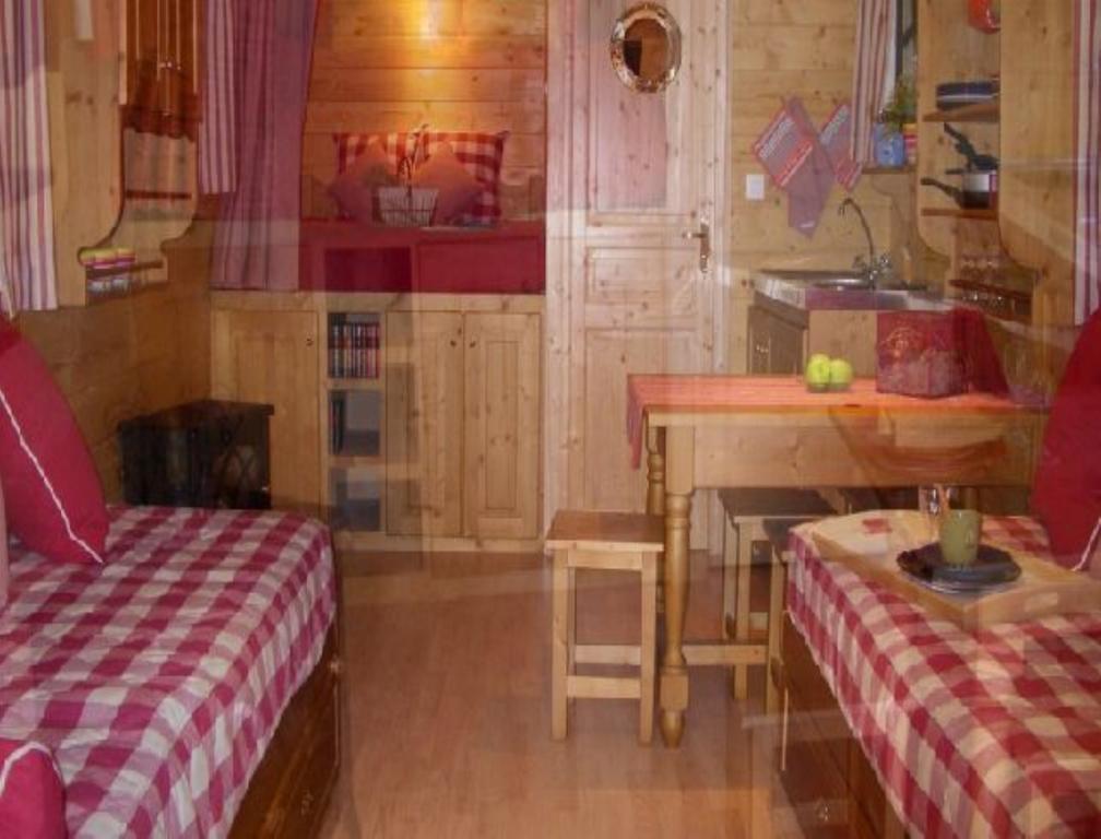 Les Roulottes & Cottages Du Moulin Chenillé-Changé Zimmer foto